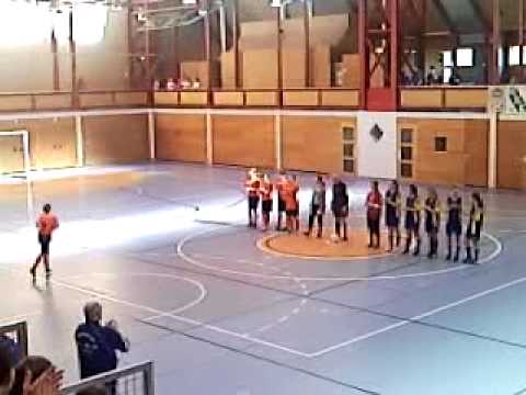 Einlaufen im Endspiel Kissinger SC - FC Königsbrunn