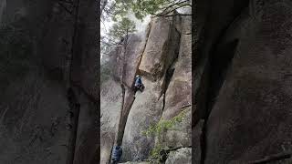 N字ハング　5.10d　瑞牆　クラック地獄