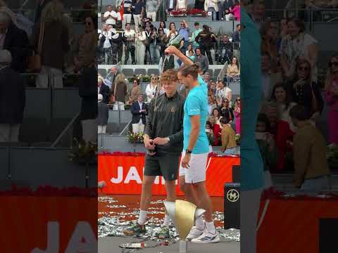 Sinner & Zverev Pop Champagne 🍾