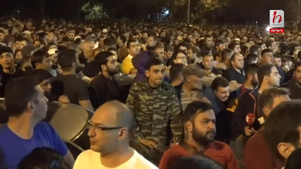 #Հիմա. Լարված իրավիճակ ԱԺ-ի մոտ․ քաղաքացիները փորձում են մտնել ԱԺ․ ուղիղ