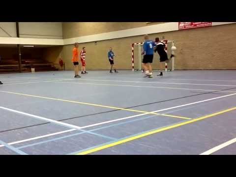 Georg Klement  Prof-zaalvoetballer.. Wat een tactiek heeft die man.