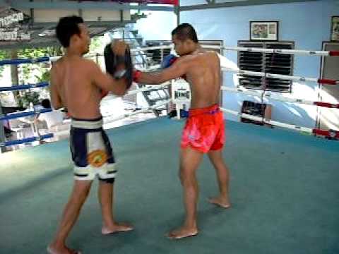 Jompop Kiatphontip trains his Muaythai combinations