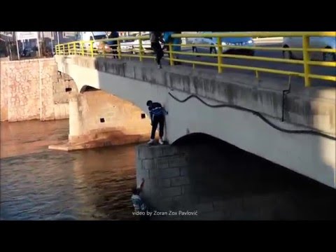 Click to Watch the Heartwarming footage of selfless man risking his own life to save a stranded dog restores faith in humanity video