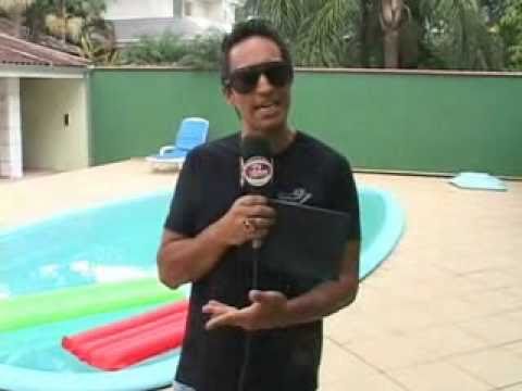 APLAUZZO 24 01 11 01 - NOTAS SOCIAIS - BONEQUINHA DE LUXO....wmv