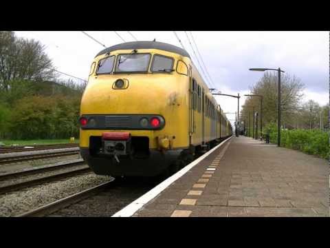 Treinen op station Tilburg Universiteit - 21042012
