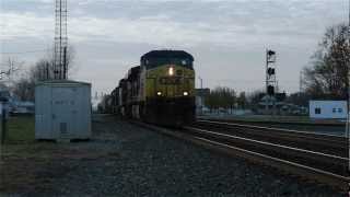 preview picture of video 'CSX Railroad Freight Train, Deshler, Ohio, 11/09/12'