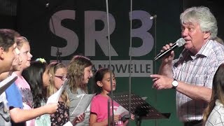 Leben ist mehr , mit Rolf Zuckowski und dem 5-er Chor, Schule Neue Sandrennbahn, Homburg