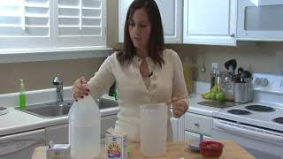 How to Remove Odors From Plastic Containers & Lids