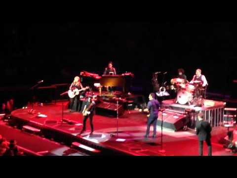 Bruce Springsteen 2-10-16 Hartford - Nils Lofgren solo - Because the Night