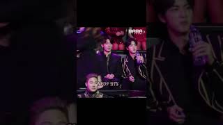 Download lagu Jin reaction when female idols started dancing in front of him 🤭😅~#bts #shorts mp3