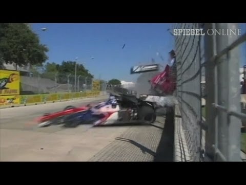Horror-Crash bei IndyCar: Fahrer schwer verletzt | DER SPIEGEL