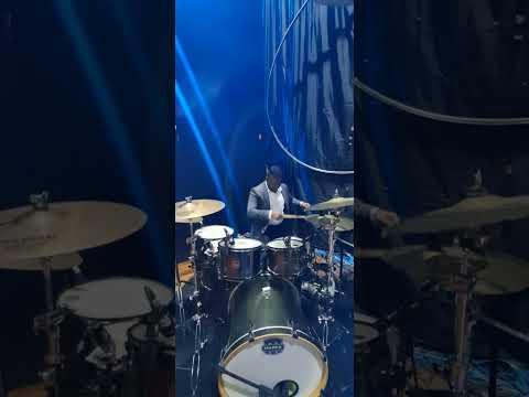 OMG!!!!! BEST GROOVING EVER 🥁🥁🥁.. CRAZY DRUMMER ON FIRE / #srilankandrummerkj