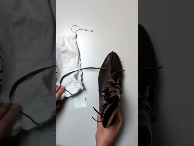 Vídeo relacionado con ORANDESIGNE Botas Medievales de Cuero PU Retro Mujeres Hombres Caballero Pirata Disfraz Tobillo Corto Botas de Fondo Plano Zapatos de Vendaje Gótico para Cosplay Fiesta de Carnaval D Marrón 42 EU
