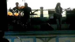 She´s Alone Live.- Scars