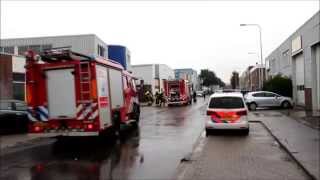 preview picture of video 'Brandweer 's-Gravenzande, Monster, en Den Haag onderweg naar gebouwbrand Vlotlaan Monster'