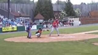 preview picture of video 'Bowman Field Homerun'