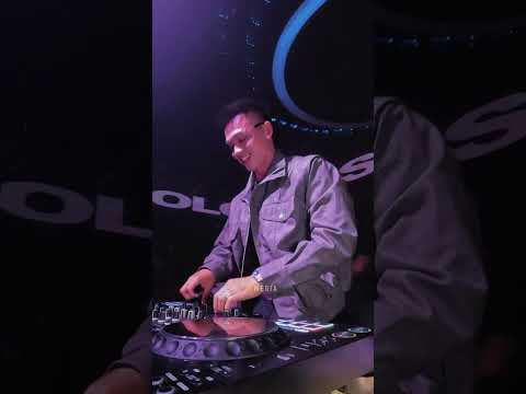 DJ EYE DEE LIVE SET IN SOLO PUB SIHANOUKVILLE LET PARTY WITH HANDSOME DJ