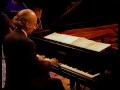 Dick Hyman, a great pianist, plays "fingerbuster".﻿