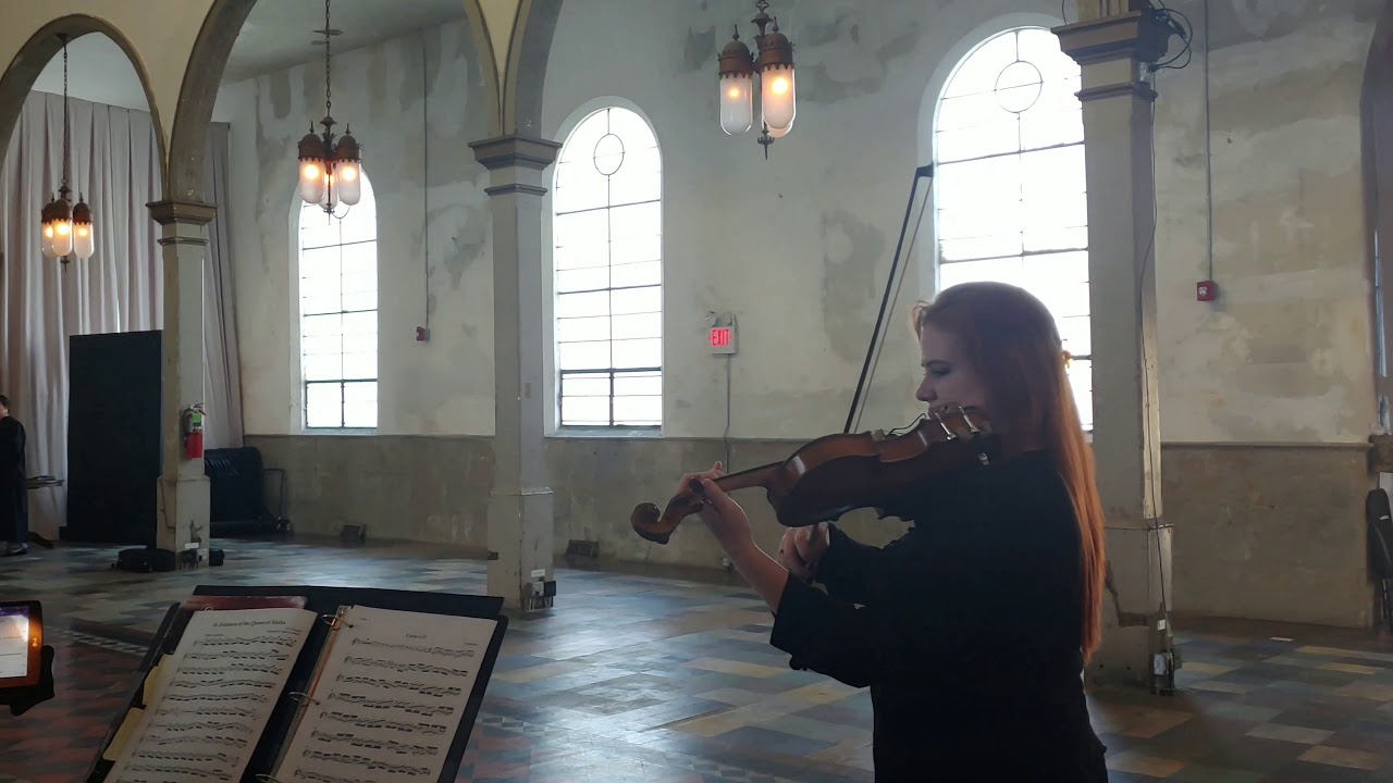 Hire Kristen Monnik Violinist in Montreal, Quebec