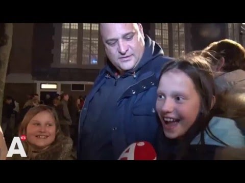 Enorme drukte bij dienst in Westerkerk: 'Ik vind de broederschap heel fijn'