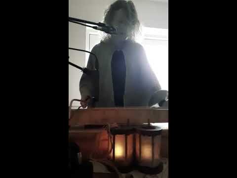 Nanna Barslev - Nordic singing improvisation on islandsk langspil