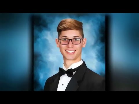 Έδιωξαν απ’ το σπίτι τον αριστούχο γιο τους επειδή είναι γκέι, αλλά τον βοήθησε η δασκάλα του - εικόνα 1