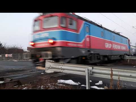 Intersecția dintre o locomotivă GFR şi R2029 Simeria - Cluj Napoca