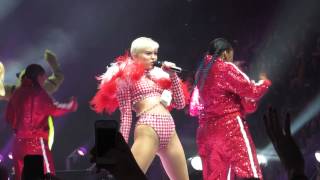 Miley Cyrus performing SMS (Bangerz) on March 31 2014