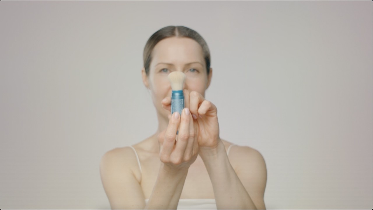 Colorescience Sunforgettable Brush-On Shield SPF 30 Mineralny puder ochronny w pędzlu (kolor Medium) 4,3 g - VIDEO