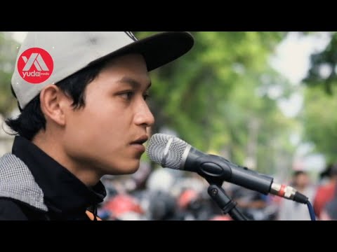Zona Nyaman - Fourtwnty (Cover Pengamen Jalanan Kreatif, Request Cewek Didepan)