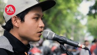 Download lagu Zona Nyaman - Fourtwnty (Cover Pengamen Jalanan Kreatif, Request Cewek Didepan) mp3