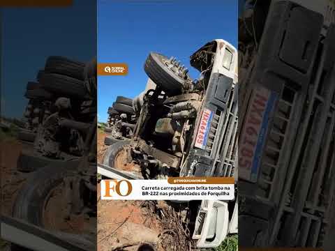 Carreta carregada de brita tomba em rodovia nas proximidades do município de Forquilha #ceará. #news