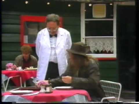 André van Duin - Zwerver op terras