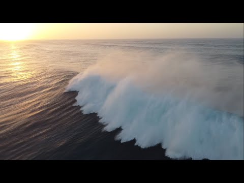 Massive Outer Reef Waves, North Shore Oahu!!