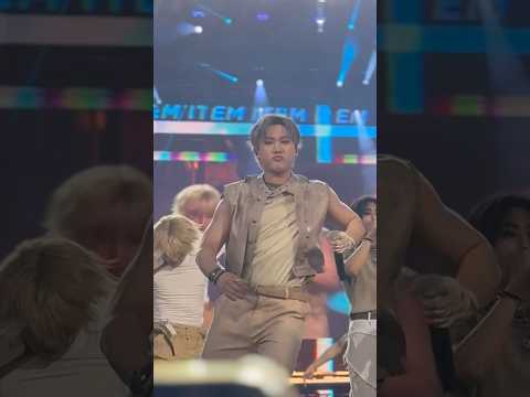 EYE CONTACT WITH CHANGBIN✨ STRAY KIDS "ITEM" LIVE AT BST HYDEPARK'24 #fancam #straykids #changbin