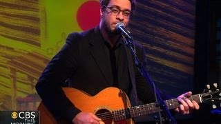 Second Cup Cafe: Amos Lee performs &quot;Johnson Boulevard&quot;