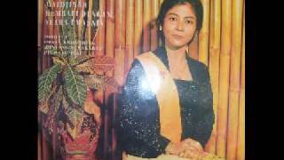 Download lagu Waldjinah - Tjengkir Wungu mp3