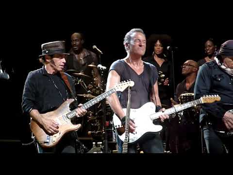 Bruce Springsteen (w/ Eddie Vedder & Tom Morello) - Highway To Hell (multicam) (dubbed)