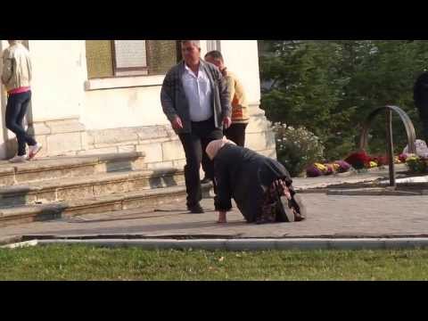 In genunchi se intra la Manastirea Ghighiu