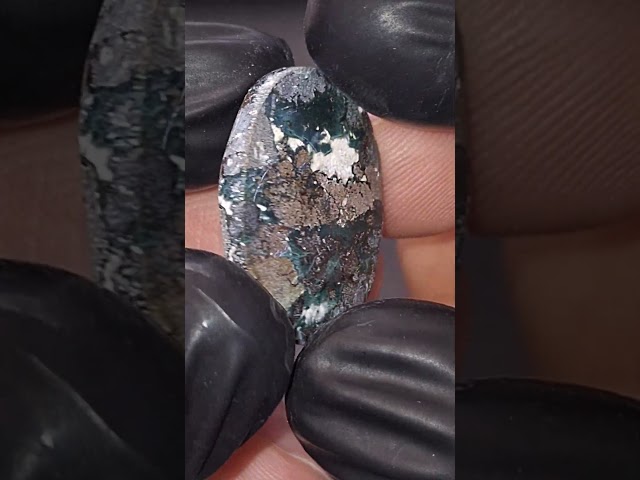 حجر جاسبر يماني كالسيدوني طبيعي