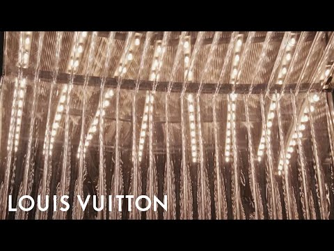 Desfile Primavera-Verão 2023 de Nicolas Ghesquière | LOUIS VUITTON