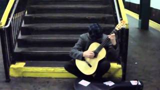 Marco Cappelli under the subway [Improvvisatore Involontario in NYC]