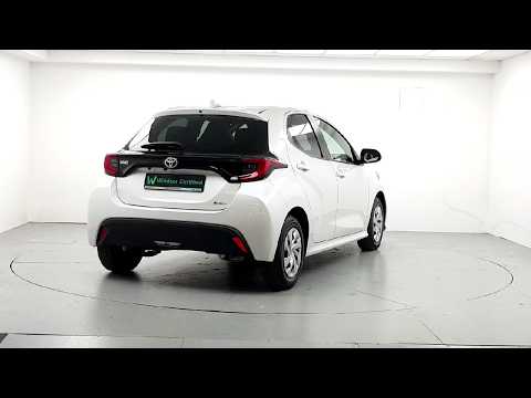 Toyota Yaris HYBRID - Image 2
