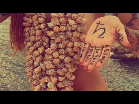 Monica Moss. Luna en Aries. Ritual. 🕯♀🖤🌙♈🔮✡