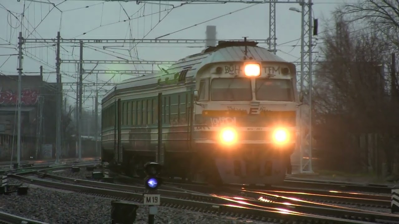 Дизель-поезд ДР1А-229 на ст. Таллин-Балти / DR1A-229 DMU at Tallinn main station