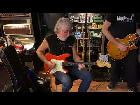 Un cortito: 1:22 de Alambre Gonzalez en su mejor versión ensayando en la Argiecueva