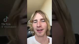 Download lagu Kurt Cobain: The Sequel #memes #nirvana #weezer #buddyholly #funny #lookalikes mp3