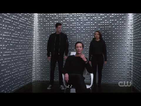 The Flash 5X8 Barry and Nora meet eobard thawne