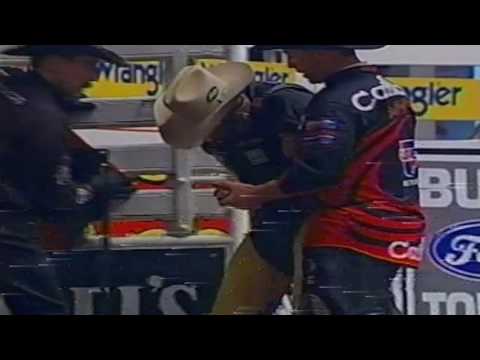 PBR 2004: Ednei gets body-slammed
