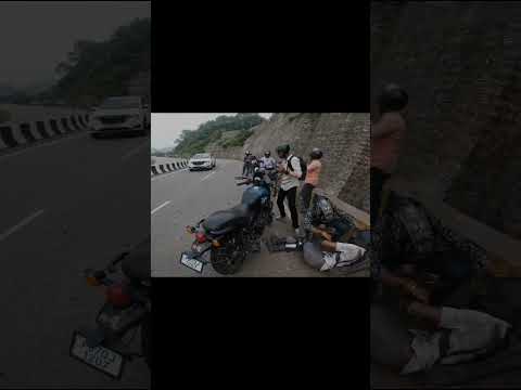 Highway per hunter bike jyada lean hone ki vajah se out of control hokar crash Ho Gaya #crash #bike